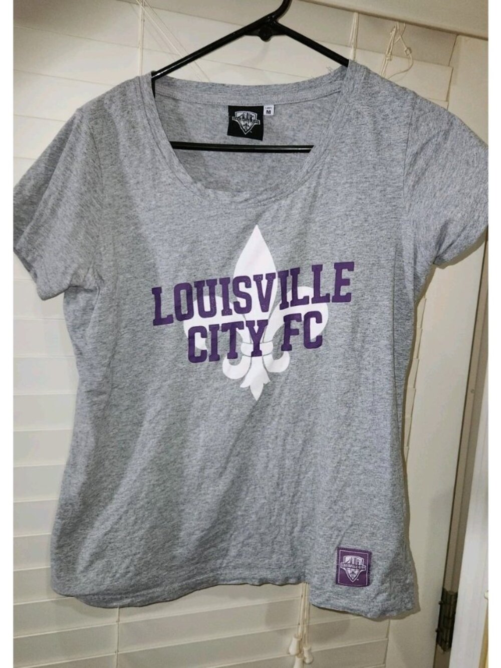 Womens MEDIUM Louisville City FC gray T-shirt